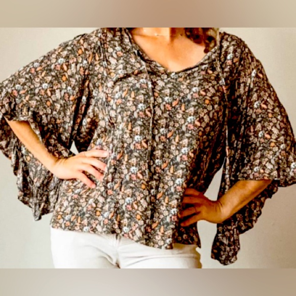 LC Butterfly Sleeve Fauna Top 🐇